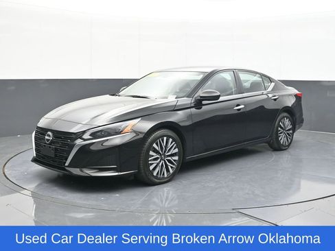 Used 2024 Nissan Altima 2.5 SV image 4