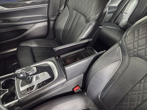 Used 2022 BMW 740i w/ M Sport Package RWD image 21