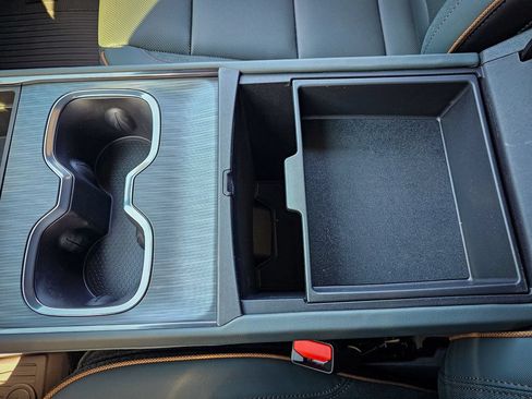 New 2026 GMC Acadia AT4 w/ LPO, Floor Liner Package AWD/4WD image 28