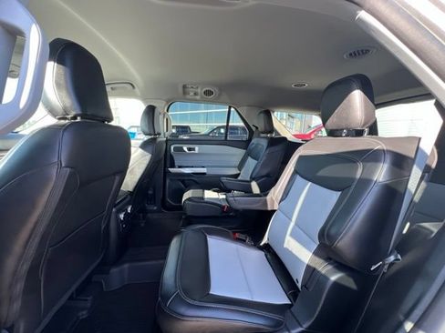 Used 2024 Ford Explorer XLT w/ Equipment Group 202A AWD/4WD image 19