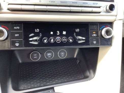 Used 2025 Genesis G70 2.5T AWD/4WD image 31