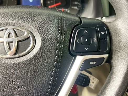 Used 2016 Toyota Sienna LE image 19