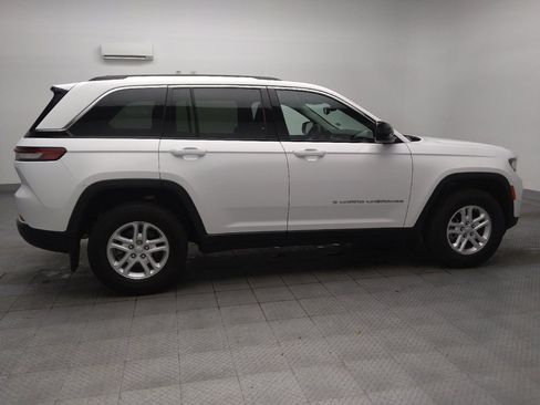 Used 2023 Jeep Grand Cherokee Laredo w/ Trailer Tow Prep Group (B) AWD/4WD image 10