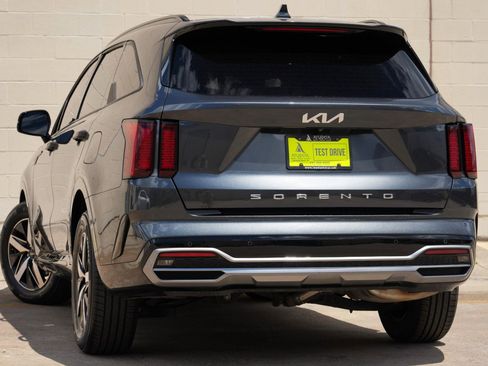 Used 2022 Kia Sorento S w/ Panoramic Sunroof Package FWD image 5