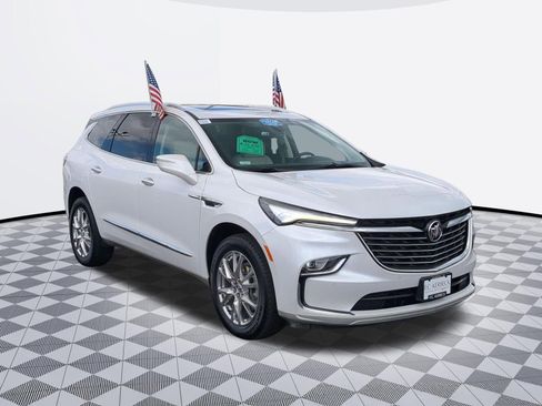 Used 2023 Buick Enclave Essence w/ Experience Buick Package FWD image 2