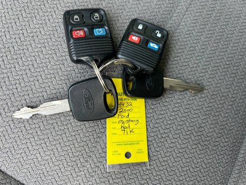 Used 2000 Ford Mustang Coupe RWD image 14