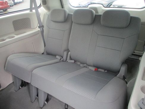 Used 2010 Chrysler Town & Country LX w/ PWR Convenience Group FWD image 8