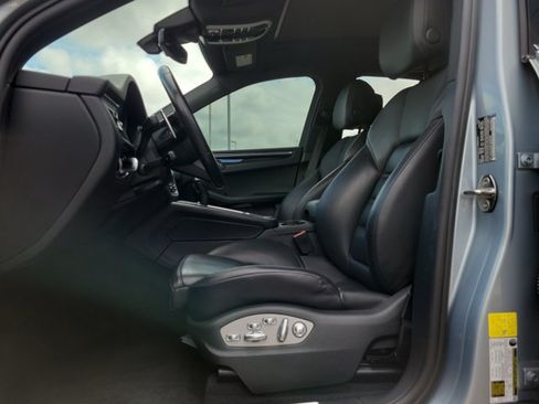 Certified 2023 Porsche Macan S AWD/4WD image 23