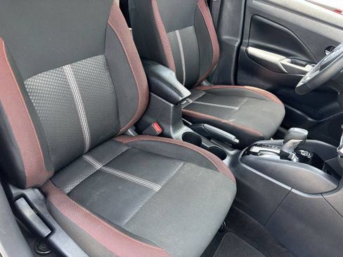 Used 2025 Nissan Versa SR FWD image 10