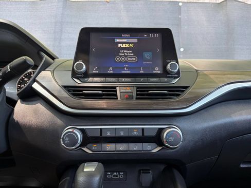 Used 2025 Nissan Altima 2.5 SV FWD image 17