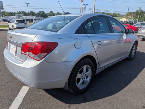 Used 2016 Chevrolet Cruze LT w/ Technology Package FWD image 6