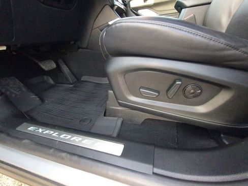 Used 2021 Ford Explorer Platinum w/ Equipment Group 601A image 29