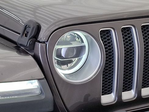 Used 2018 Jeep Wrangler Unlimited Sahara w/ Cold Weather Group AWD/4WD image 31