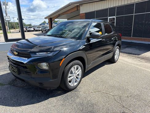 Used 2022 Chevrolet TrailBlazer LS FWD image 2