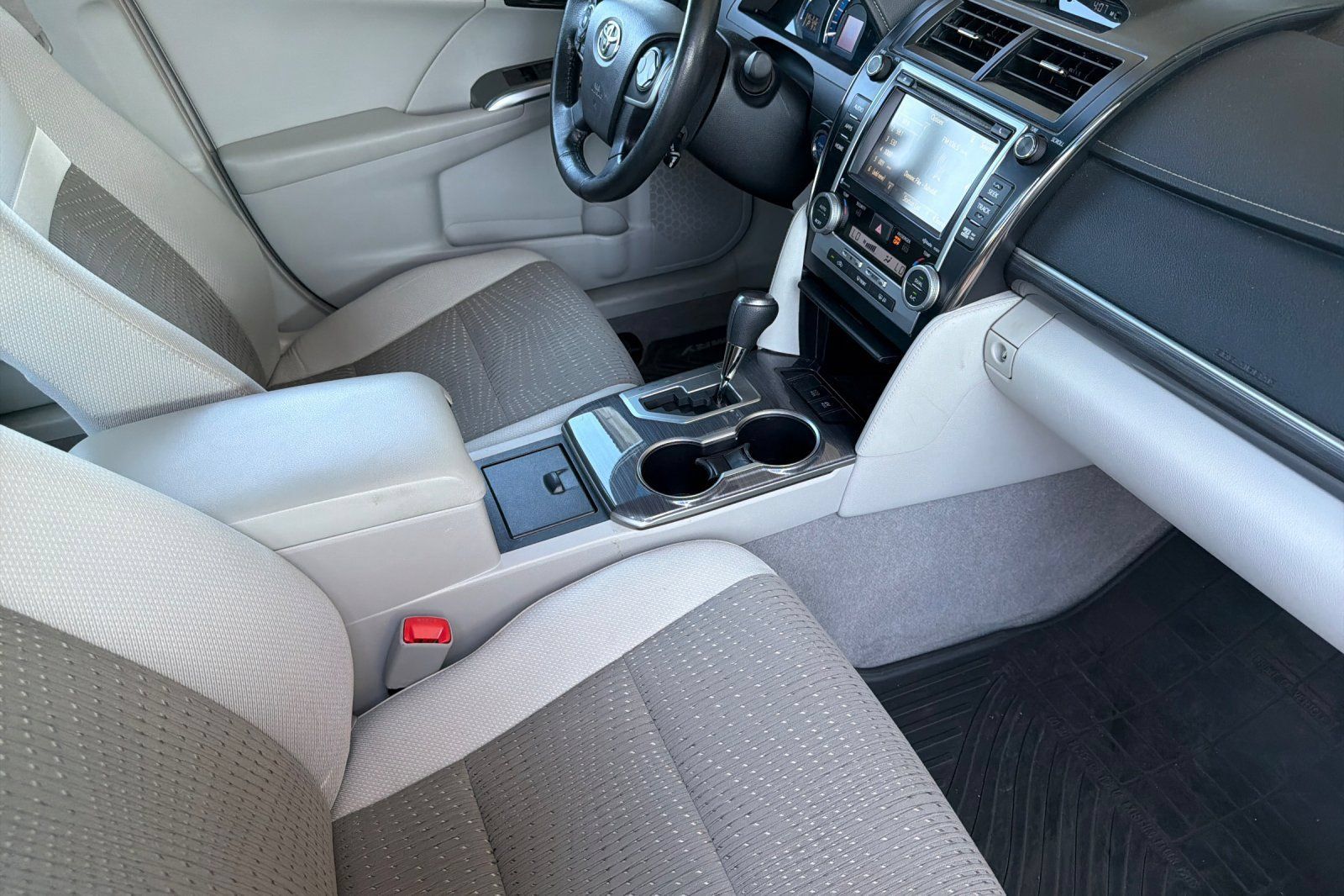 Used 2014 Toyota Camry XLE w/ Convenience Package FWD image 19