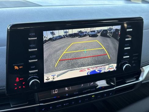 Used 2024 Toyota Sienna Limited image 3