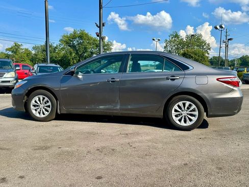 Used 2017 Toyota Camry LE FWD image 3