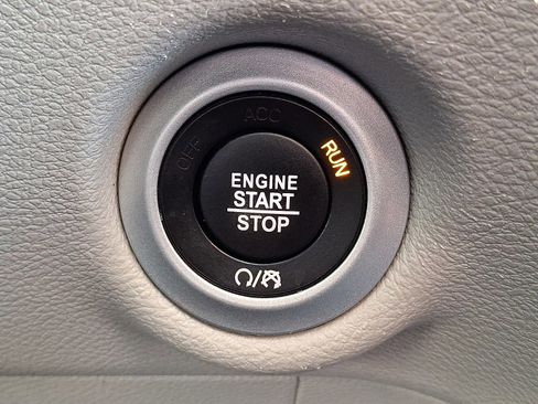 Used 2023 Chrysler Voyager LX image 23