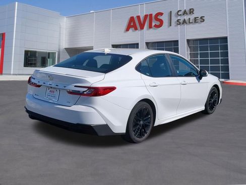 Used 2025 Toyota Camry SE image 6