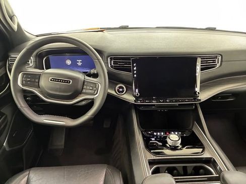 Used 2024 Jeep Wagoneer L Series II w/ Flexible Seating Group AWD/4WD image 20
