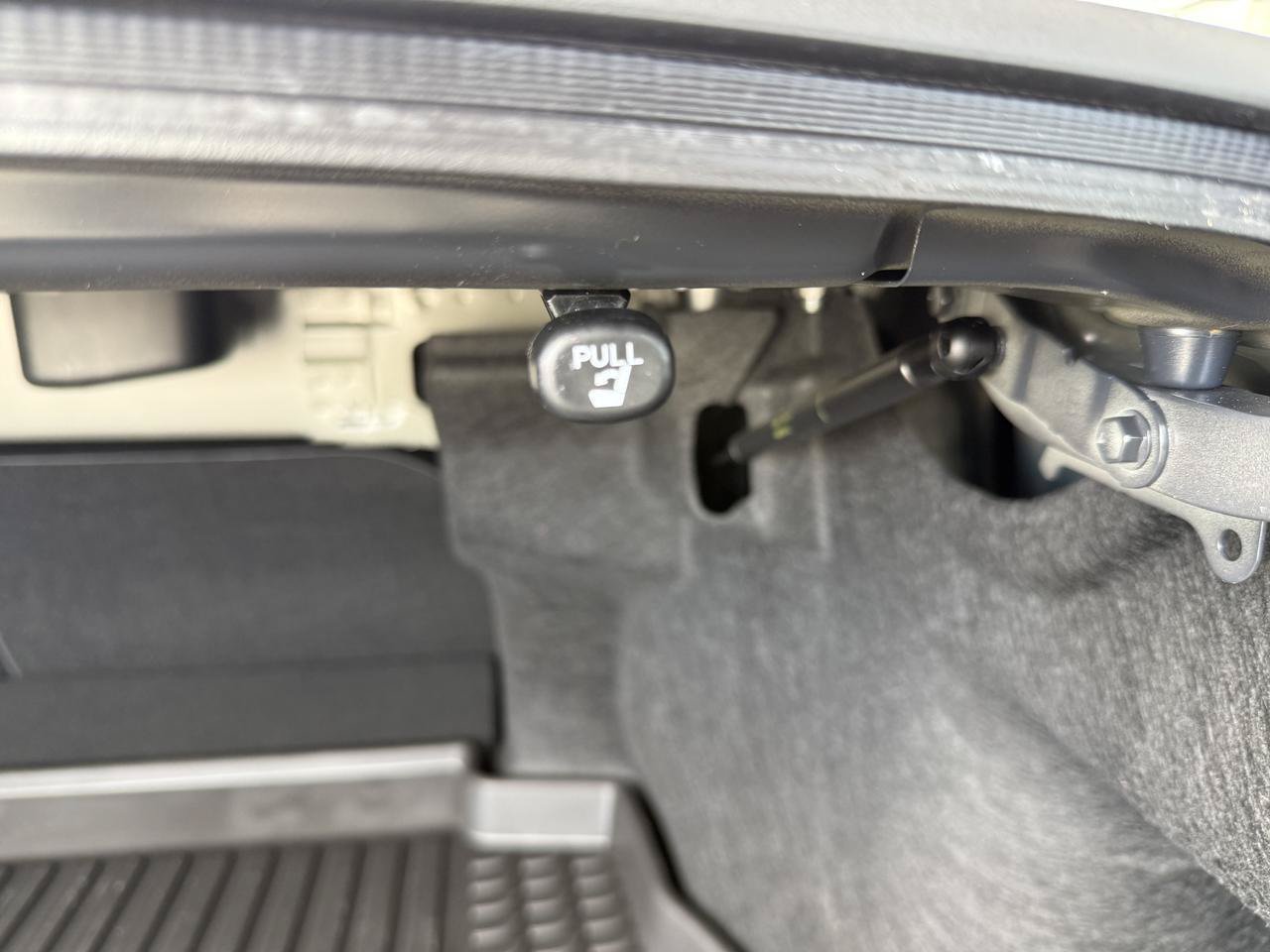 Used 2025 Toyota Camry XSE FWD image 39