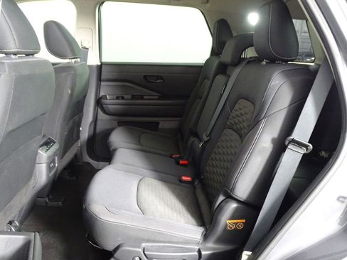 Used 2024 Nissan Pathfinder SV image 8