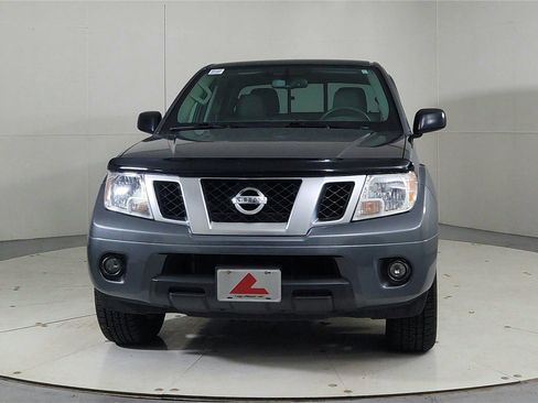 Used 2021 Nissan Frontier SV image 2