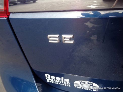 Used 2018 Volkswagen Atlas SE image 6