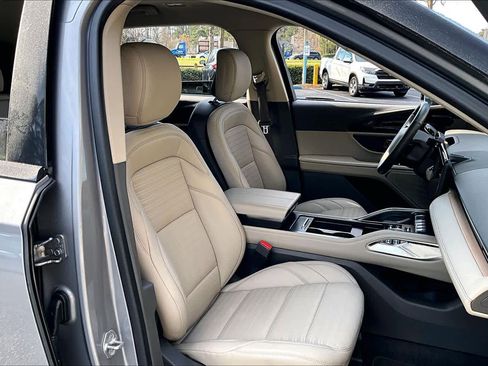 Used 2024 Lincoln Nautilus Reserve image 9