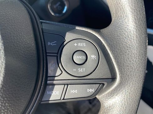 Used 2025 Toyota RAV4 XLE image 24