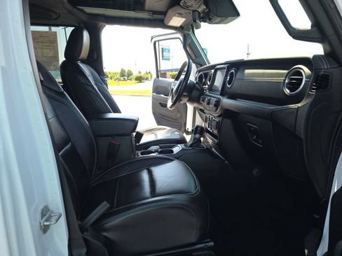 Used 2022 Jeep Wrangler Unlimited Sahara w/ Cold Weather Group AWD/4WD image 41
