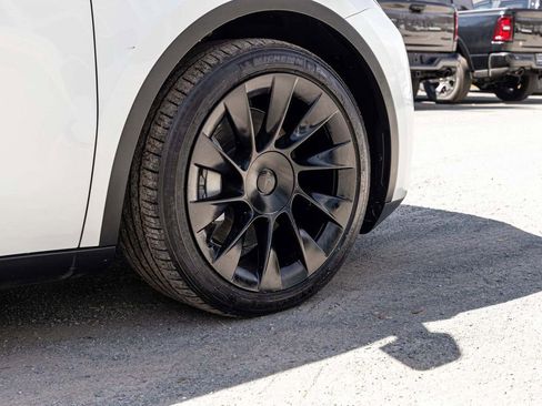Used 2023 Tesla Model Y Long Range image 9