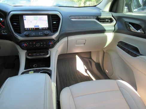 Used 2021 GMC Acadia Denali w/ Denali Technology Package FWD image 14