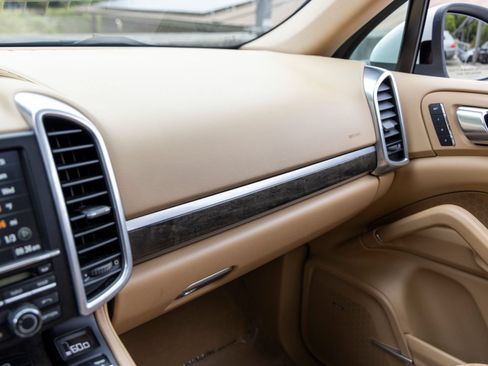 Used 2014 Porsche Cayenne Diesel AWD/4WD image 40
