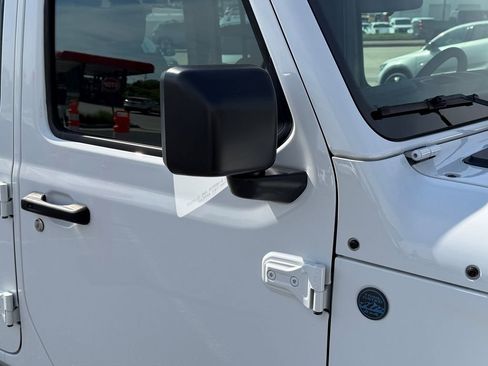 Used 2024 Jeep Wrangler Unlimited w/ Convenience Group AWD/4WD image 12