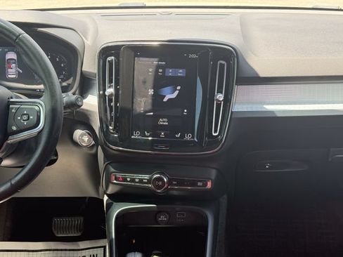 Used 2020 Volvo XC40 T5 Momentum AWD/4WD image 22