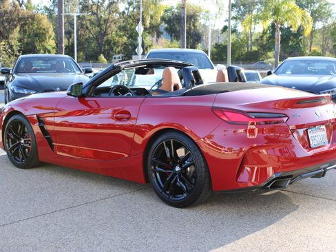 Used 2025 BMW Z4 M40i w/ Edition image 3