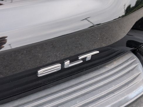 Used 2024 GMC Yukon SLT AWD/4WD image 10