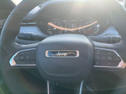 Used 2025 Jeep Compass Limited image 28