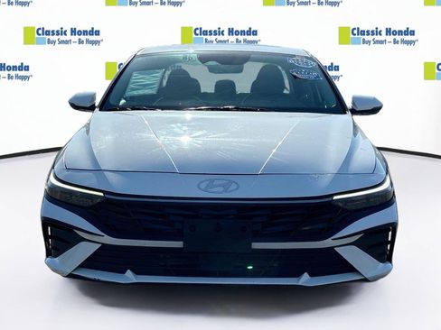Used 2025 Hyundai Elantra Limited FWD image 2