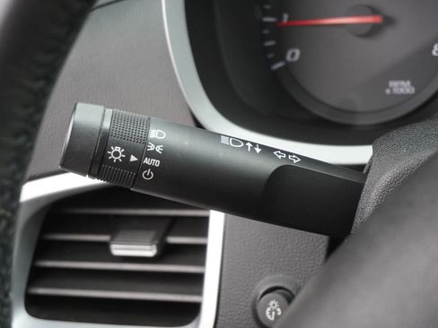 Used 2015 Chevrolet Equinox LT w/ Driver Convenience Package image 17