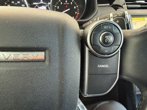 Used 2018 Land Rover Discovery SE AWD/4WD image 30
