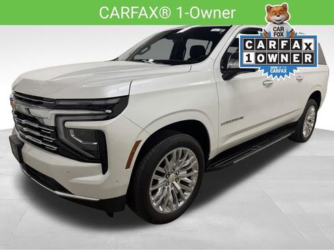 Used 2025 Chevrolet Suburban Premier AWD/4WD image 3