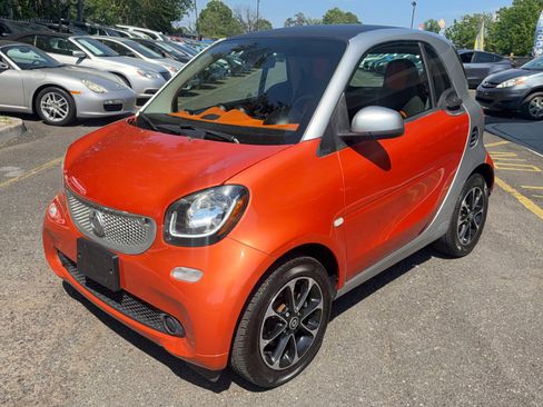 Used 2016 smart fortwo passion RWD image 2