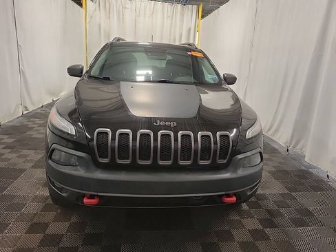 Used 2018 Jeep Cherokee Trailhawk AWD/4WD image 2