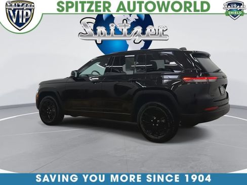 Used 2024 Jeep Grand Cherokee Altitude AWD/4WD image 3