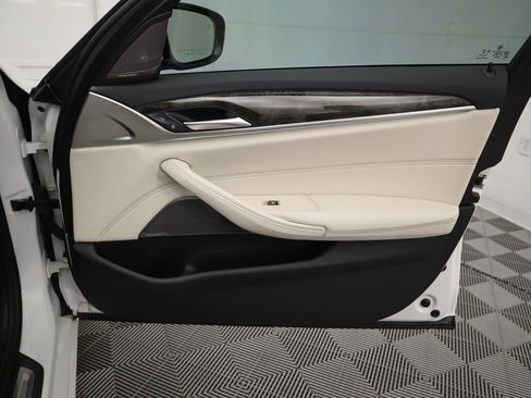 Certified 2023 BMW 530e w/ Premium Package image 26