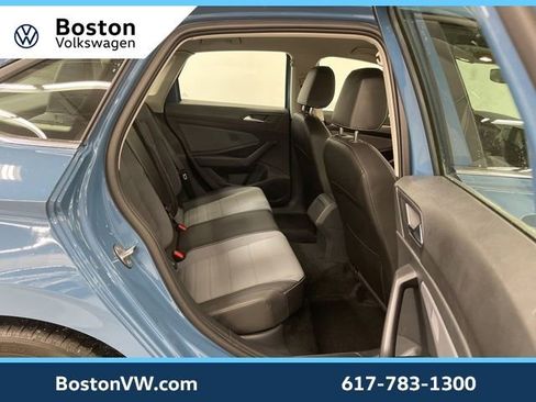 Used 2025 Volkswagen Jetta SE w/ Black Wheel Package image 10