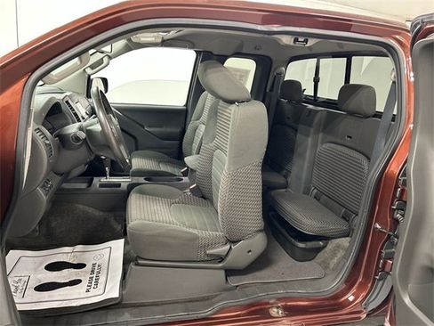 Used 2016 Nissan Frontier SV w/ SV Value Truck Package image 9