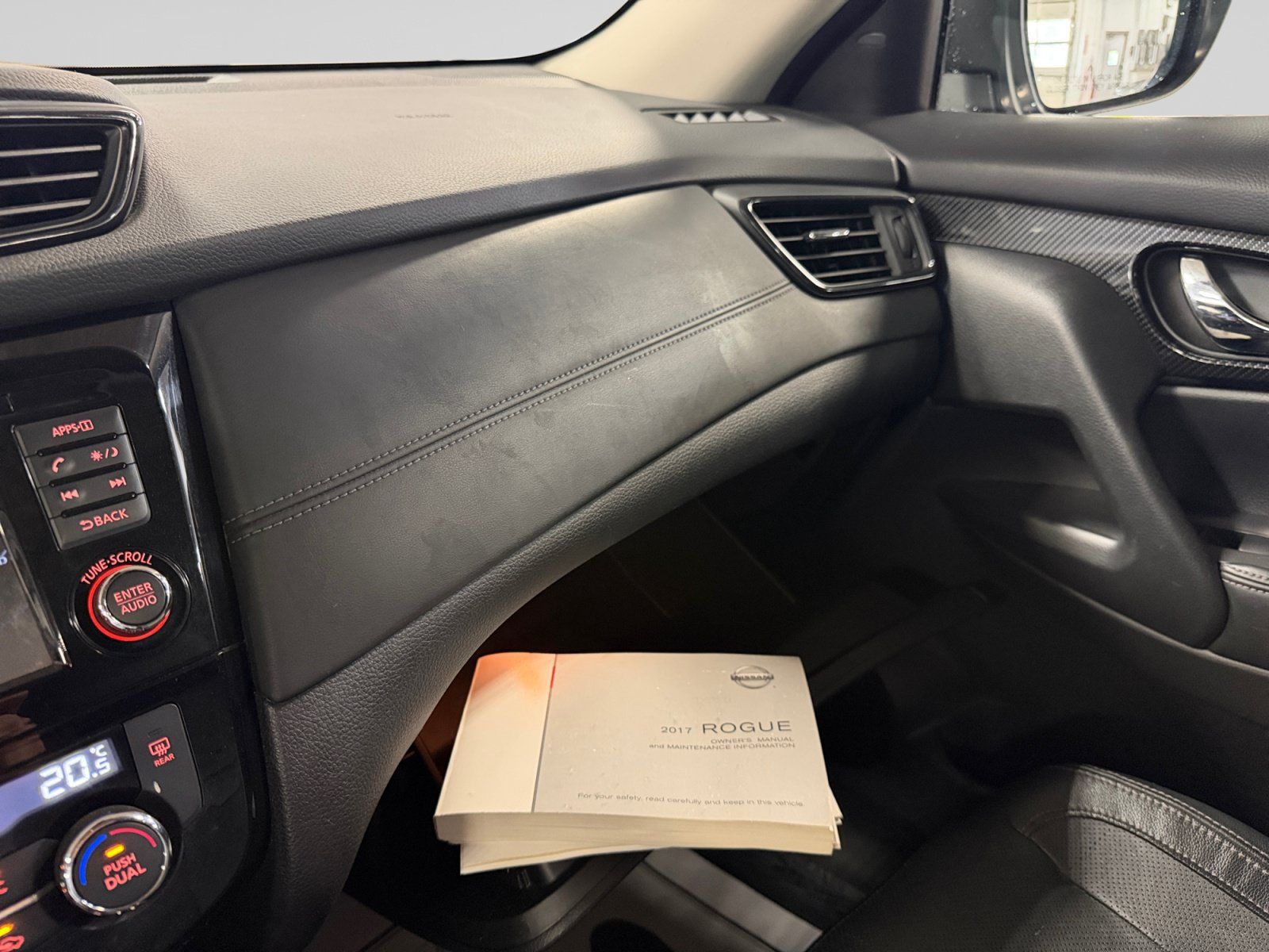 Used 2017 Nissan Rogue S AWD/4WD image 33